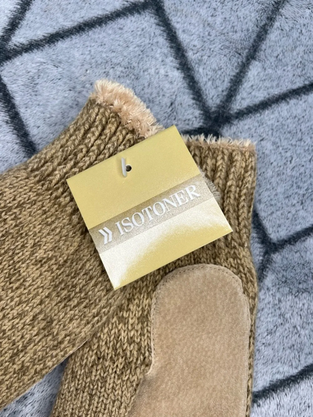 Isotoner Knit Heathered Tan Camel Mittens w Faux Fur Cuff NWT - Picture 5 of 7